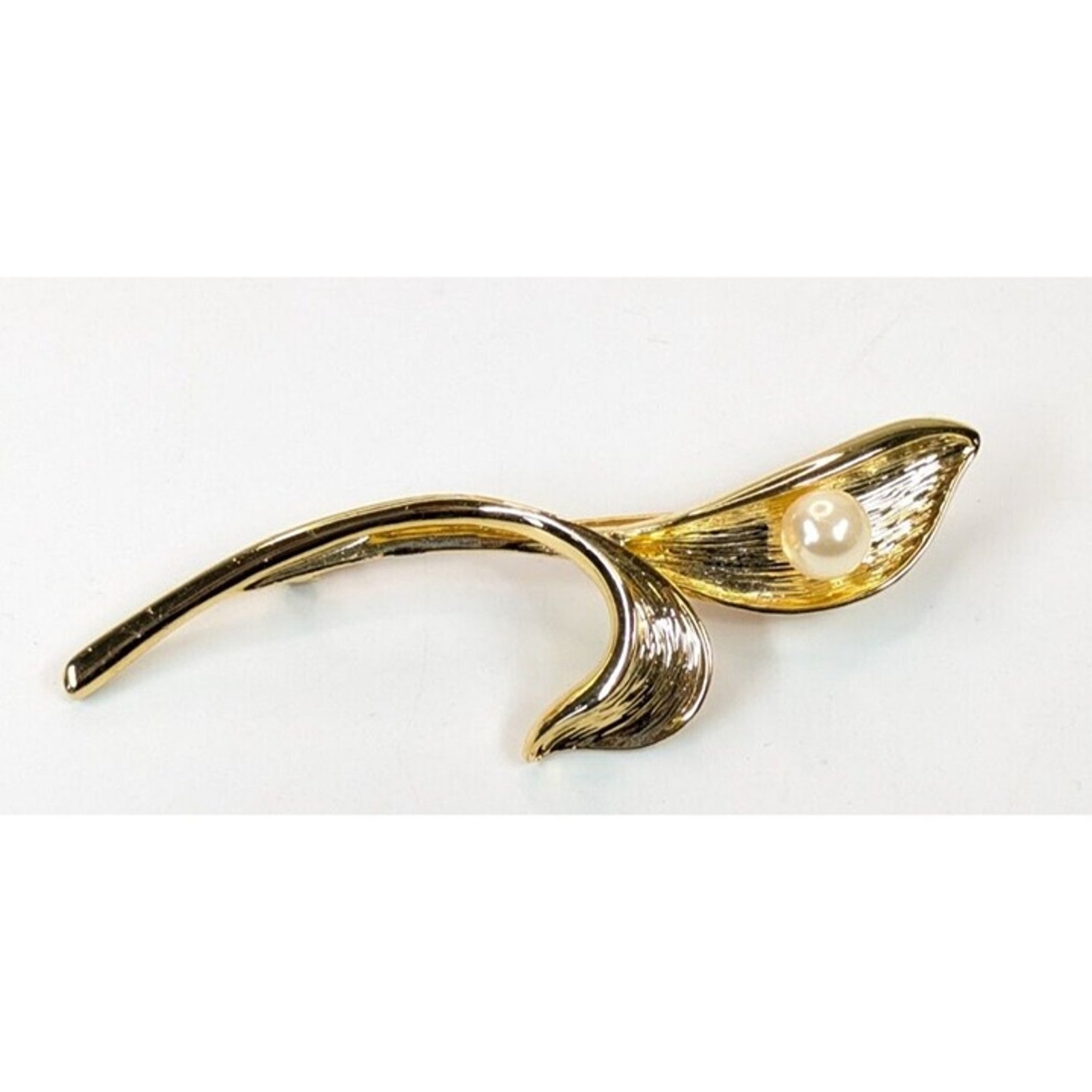 Vintage Faux Pearl Textured Gold Tone Leaf Brooch Pin Statement 35 17$